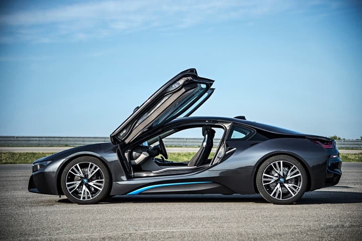 New BMW i8 supercar photo gallery